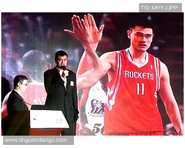 姚明罚球弹回引发球迷热议赛场瞬间成经典回忆