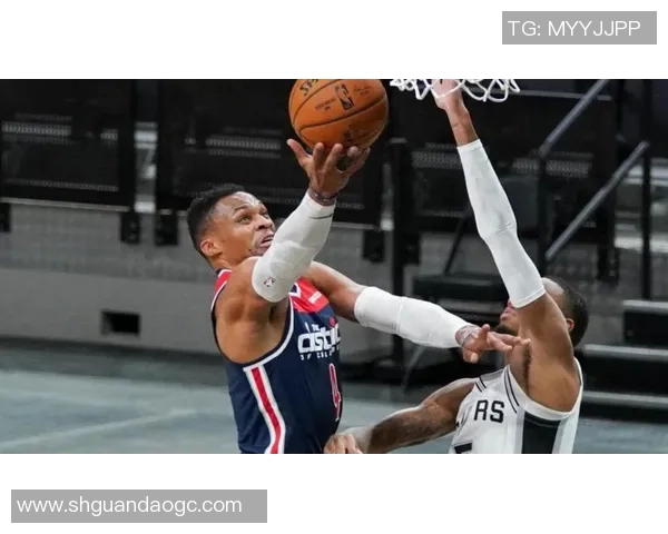 姚明受伤海报引发球迷热议期待他的强势回归与复出之路