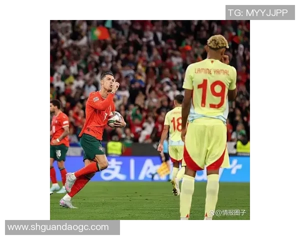 足球明星为球迷泪洒赛场感人瞬间引发全场共鸣与热泪盈眶 足球明星为球迷泪洒赛场感人瞬间引发全场共鸣与热泪盈眶