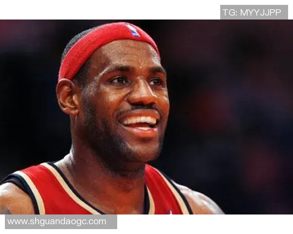 足球明星詹姆斯的年龄揭秘他在足球界的辉煌历程与成就 足球明星詹姆斯的年龄揭秘他在足球界的辉煌历程与成就