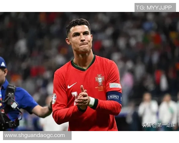 足球明星依然在场上拼搏暂时没有退役的传奇球员们的精彩表现 足球明星依然在场上拼搏暂时没有退役的传奇球员们的精彩表现