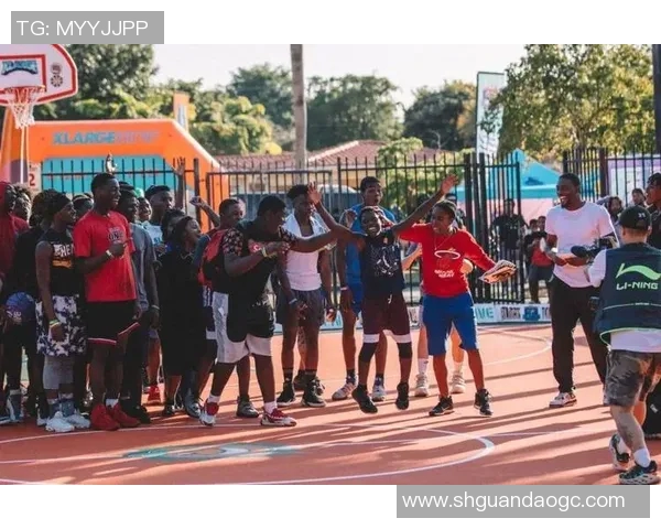 美国媒体聚焦篮球明星背后的故事与成就探讨